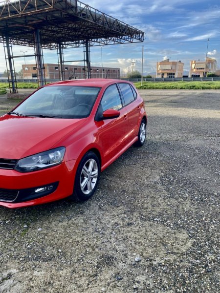 Kavaje, shes makine Vw polo Nafte, e kuqe automatik Kondicioner 175.000 km 6.500 €