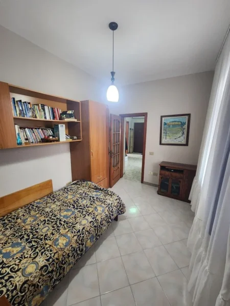 Tirane, jepet me qera apartament 3+1+Ballkon Kati 2, 95 m² 600 € (Brryli)