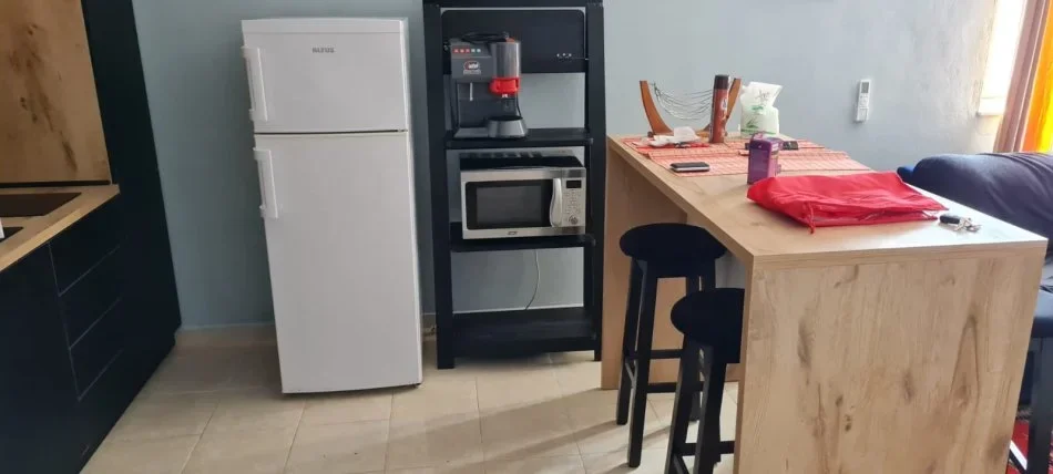 Tirane, jepet me qera apartament 1+1+Ballkon Kati 5, 85 m² 550 € (Rruga Gjon Buzuku)