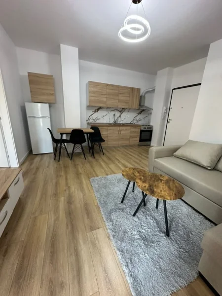 Tirane, jepet me qera apartament 1+1+Ballkon Kati 3, 65 m² 550 € (Rruga Qemal Stafa)