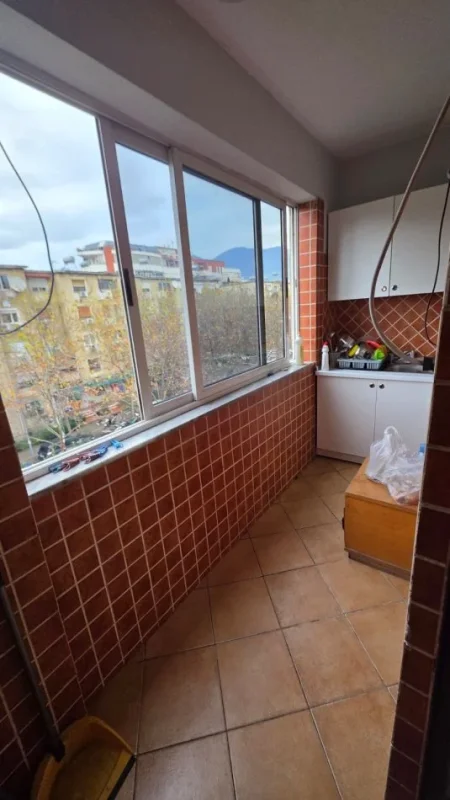 Ne Unaze perballe ish ATSH (prane shkolles 1-Maj) jepet me qera 1+1+Aneks+Ballkon Kati 4, 60 m² 40.000 €