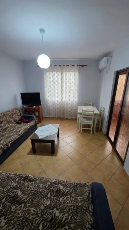 Ne Unaze perballe ish ATSH (prane shkolles 1-Maj) jepet me qera 1+1+Aneks+Ballkon Kati 4, 60 m² 40.000 €