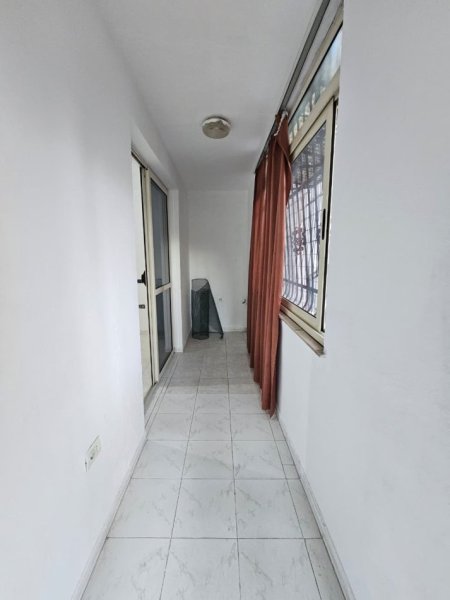 Durres, jepet me qera ambjent biznesi Kati 0, 100 m² 450 €