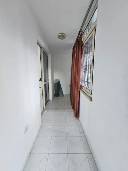 Durres, jepet me qera ambjent biznesi Kati 0, 100 m² 450 €