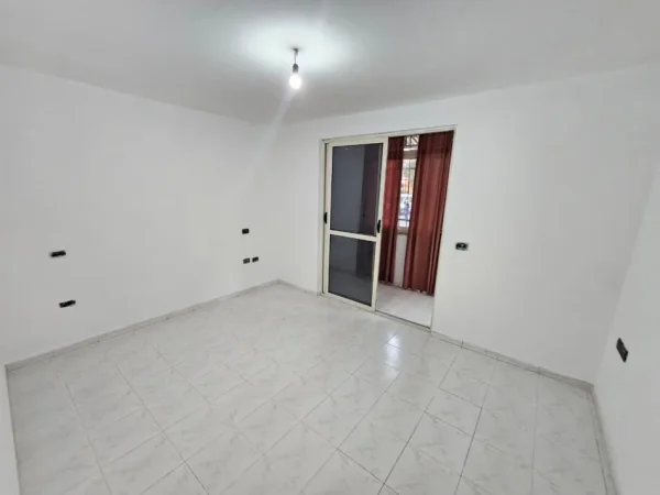 Durres, jepet me qera ambjent biznesi Kati 0, 100 m² 450 €
