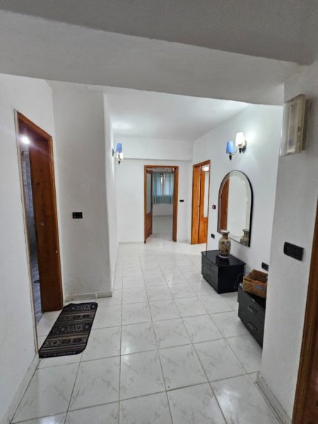 Durres, jepet me qera ambjent biznesi Kati 0, 100 m² 450 €