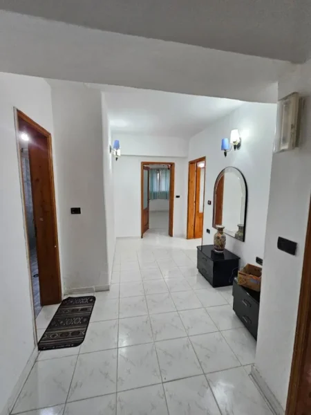 Durres, jepet me qera ambjent biznesi Kati 0, 100 m² 450 €