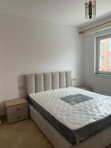 Tirane, jepet me qera apartament 2+1 Kati 4, 550 € (ish stacioni i trenit)