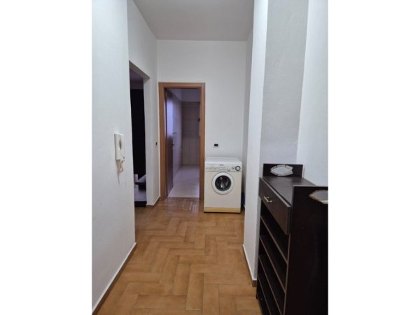 Tirane, jepet me qera apartament 2+1 Kati 2, 99 m² 700 € (Rruga Him Kolli)