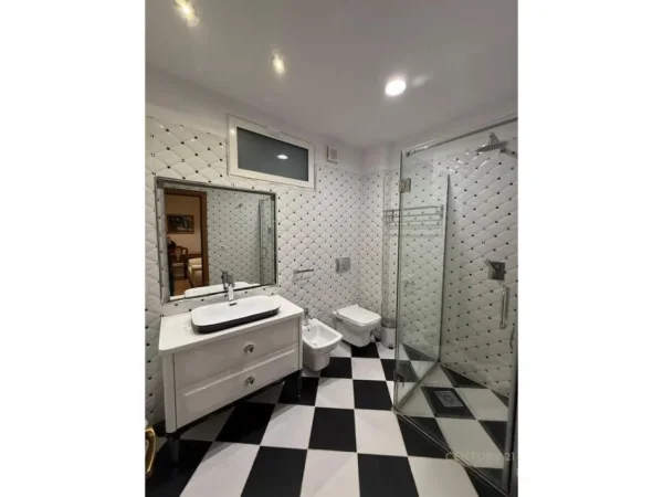 Tirane, jepet me qera apartament 2+1 Kati 4, 102 m² 1.050 € (Rruga Mine Peza)