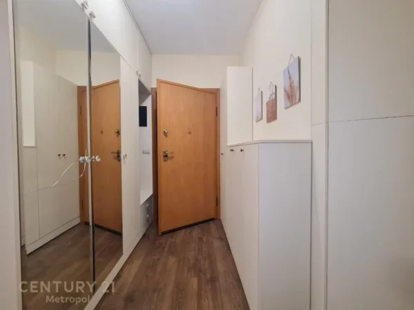 Tirane, jepet me qera apartament 1+1 Kati 3, 75 m² 1.000 € (Qender)