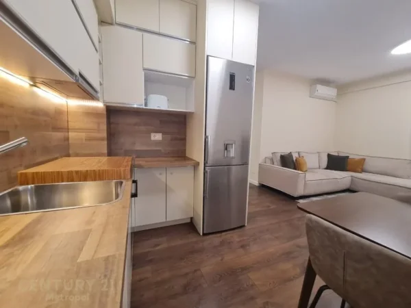 Tirane, jepet me qera apartament 1+1 Kati 3, 75 m² 1.000 € (Qender)