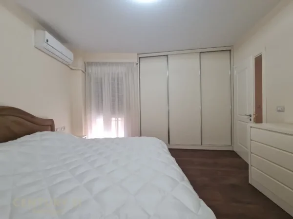 Tirane, jepet me qera apartament 1+1 Kati 3, 75 m² 1.000 € (Qender)