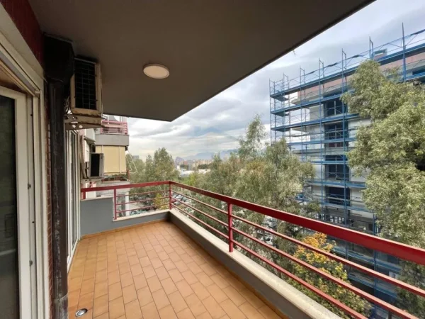 Tirane, jepet me qera apartament 2+1+Aneks+Ballkon , 800 € (liqeni i taht)