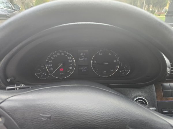 Tirane, shitet makine Shitet Mercedes-Benz 200 – W230, viti 2006 - Manual - 440,000 lek i diskutueshëm Nafte, blu e hapur manuale Klima 262.000 km 4.400 €