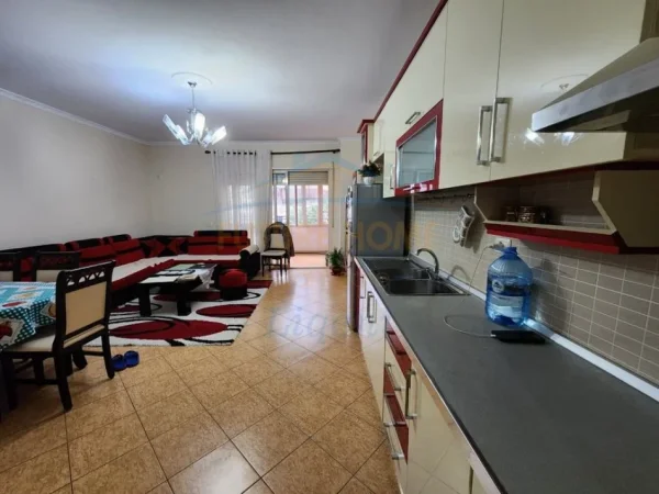 Tirane, shitet apartament 2+1+Aneks+Ballkon , 230.000 € (kopshti bootanik)