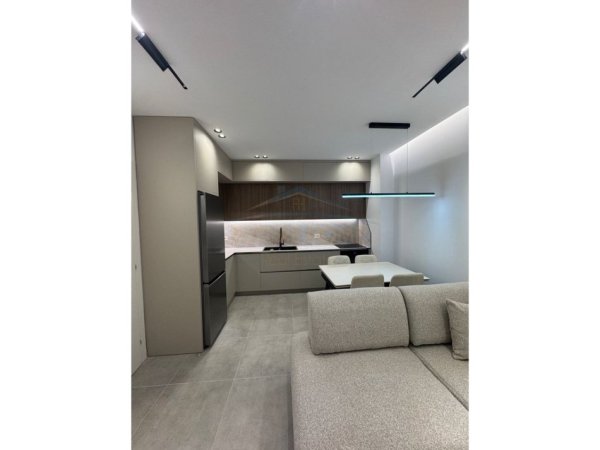 Tirane, shitet apartament 1+1+Aneks+Ballkon , (Rezidenca Oasis)