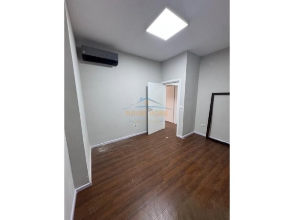 Tirane, jepet me qera ambjent biznesi Kati 1, 1.500 € (Ali Demi)