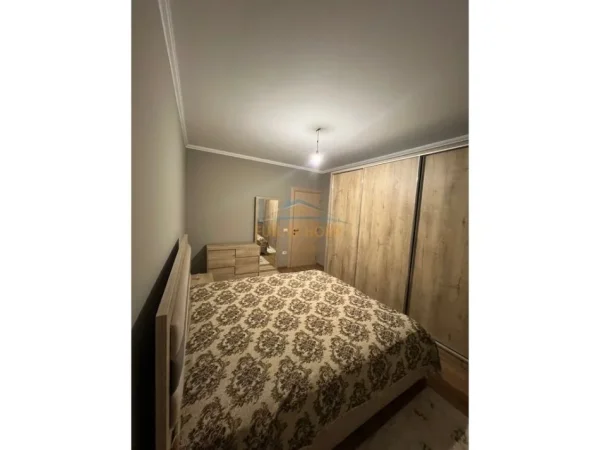 Tirane, jepet me qera apartament 2+1+Aneks+Ballkon , 700 € 