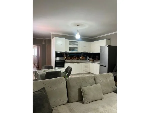 Tirane, jepet me qera apartament 2+1+Aneks+Ballkon , 700 € 