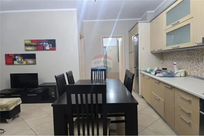 Tirane, jepet me qera apartament 1+1 Kati 5, 70 m² 550 € (Kompleksi Delijorgji)