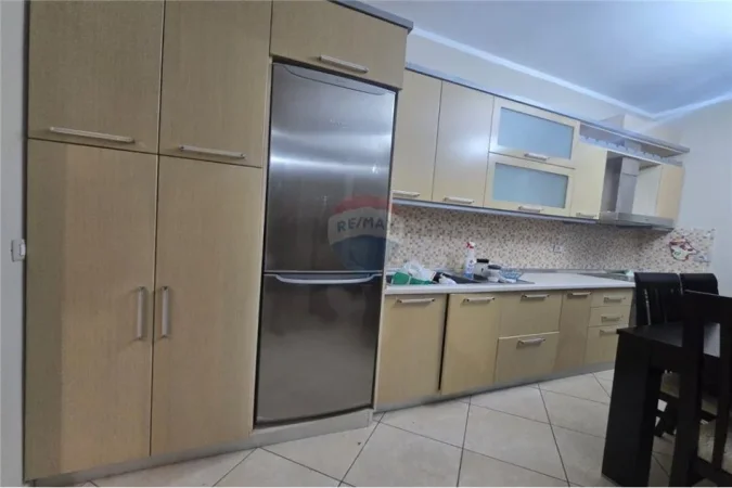Tirane, jepet me qera apartament 1+1 Kati 5, 70 m² 550 € (Kompleksi Delijorgji)