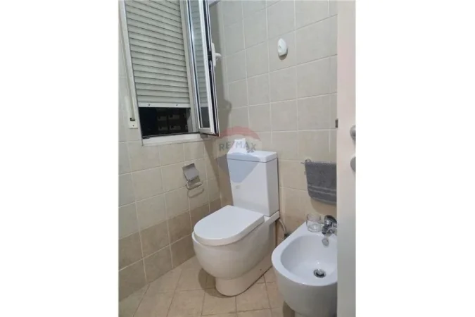 Tirane, jepet me qera apartament 1+1 Kati 5, 70 m² 550 € (Kompleksi Delijorgji)
