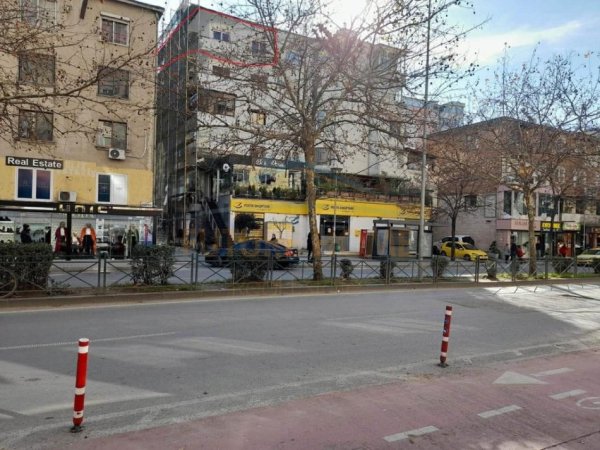 Tirane, jepet me qera zyre Kati 6, 95 m² 900 € (Sheshi Wilson , Rr.Sulejamn Delvina)
