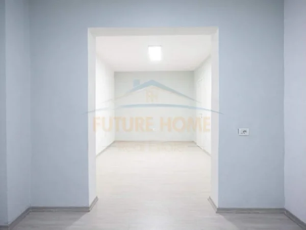Tirane, jepet me qera zyre Kati 6, 95 m² 900 € (Sheshi Wilson , Rr.Sulejamn Delvina)