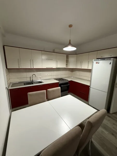 Tirane, jepet me qera apartament 2+1+Ballkon Kati 4, 115 m² 550 € 