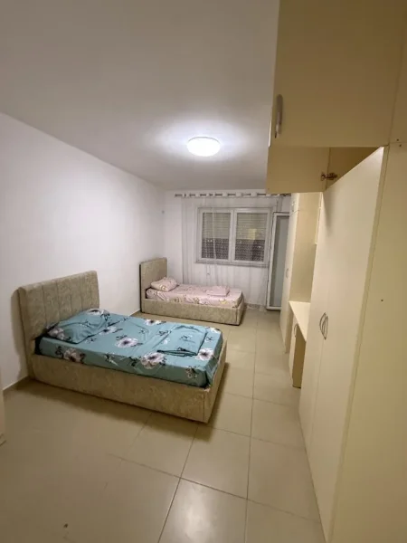 Tirane, jepet me qera apartament 2+1+Ballkon Kati 4, 115 m² 550 € 