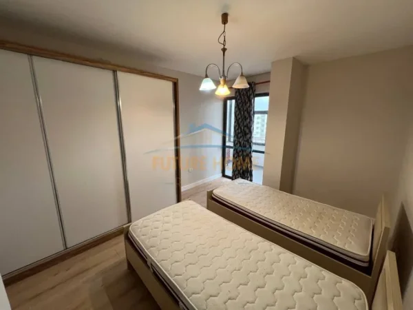 Tirane, jepet me qera apartament 2+1+Aneks+Ballkon , (zogu i zi)