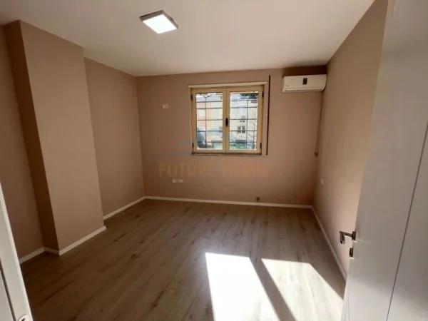 Tirane, jepet me qera ambjent biznesi , 1.000 € 