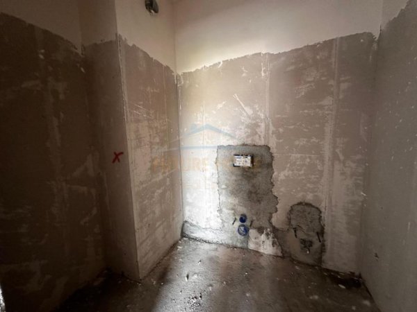 Tirane, shitet apartament 2+1+Aneks+Ballkon , 117.000 € (Paskuqan)