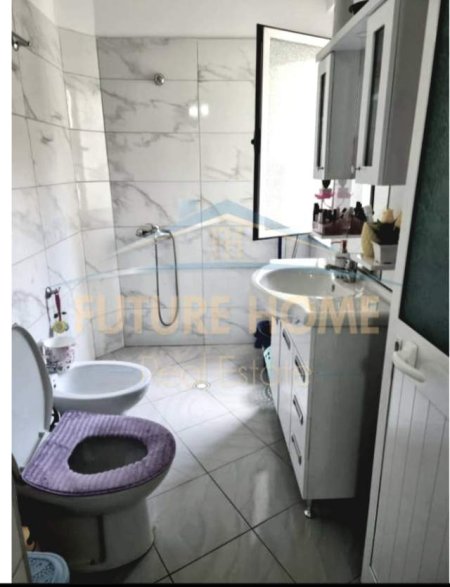 Tirane, jepet me qera apartament 1+1+BLK Kati 2, 60 m² 400 Euro (Rruga Lord Bajron  kryqezimin me Rrugen Dritan Hox)