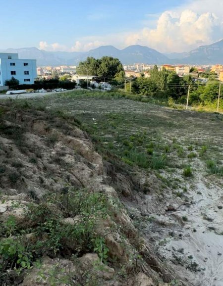 Tirane, shes toke 2.000 m² 90 Euro/m2 (Rruga Abdyl Frasheri)