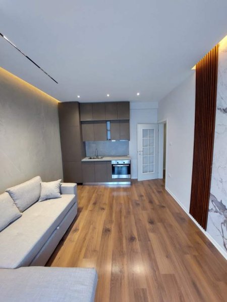 Tirane, jepet me qera apartament 1+1+BLK Kati 3, 61 m² 450 Euro (Rruga e Barrikadave)
