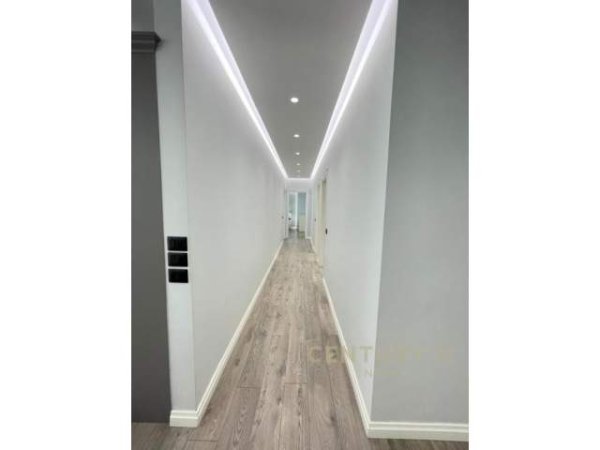Tirane, jepet me qera apartament Kati 7, 155 m² 900 Euro (Tirana, Albania)
