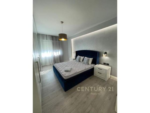 Tirane, jepet me qera apartament Kati 7, 155 m² 900 Euro (Tirana, Albania)