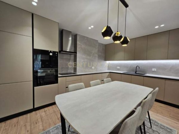Tirane, jepet me qera apartament Kati 1, 116 m² 1.200 Euro (Tirana, Albania)
