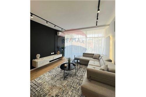 Tirane, shitet apartament 1+1+BLK Kati 4, 165.000 Euro (Komuna e Parisit Kika 1)