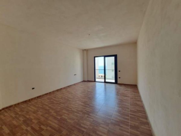 Vlore, shitet apartament 2+1 me pamje nga deti, 91 m², 94.000 Euro