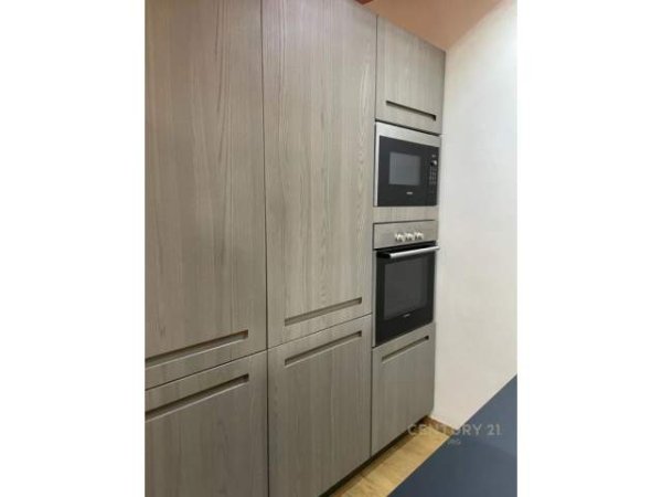 Tirane, jepet me qera apartament Kati 5, 120 m² 1.600 Euro (Prane Coin Tirana, Albania)