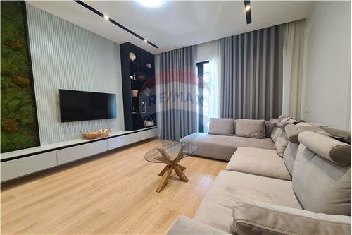 Tirane, jepet me qera 1+1 Kati 5, 78 m² 700 Euro