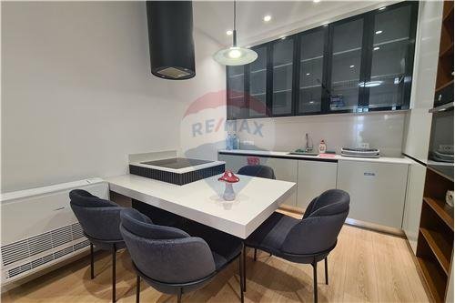 Tirane, jepet me qera 1+1 Kati 5, 78 m² 700 Euro