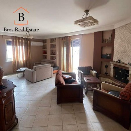 Tirane, jepet me qera apartament 2+1+BLK Kati 10, 150 m² 750 Euro (Rruga e Barrikadave)