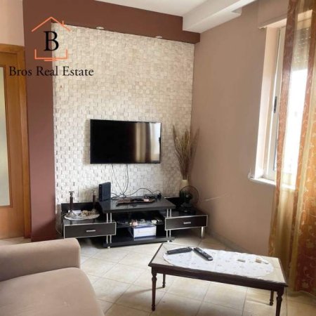 Tirane, jepet me qera apartament 2+1+BLK Kati 10, 150 m² 750 Euro (Rruga e Barrikadave)