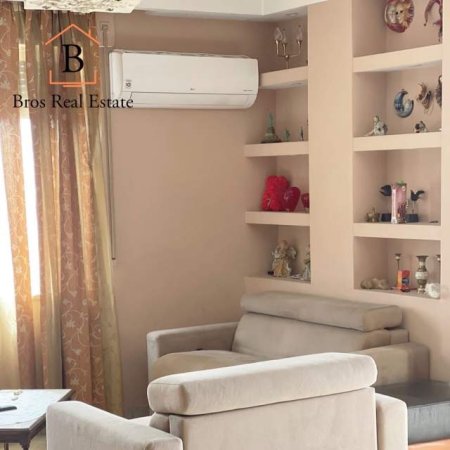 Tirane, jepet me qera apartament 750 Euro