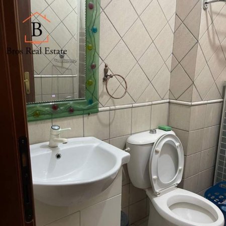 Tirane, jepet me qera apartament 750 Euro