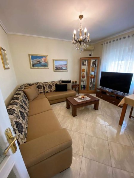 Tirane, shitet apartament 1+1+BLK Kati 5, 58 m² 72.000 Euro (Rruga Ferit Xhajko)